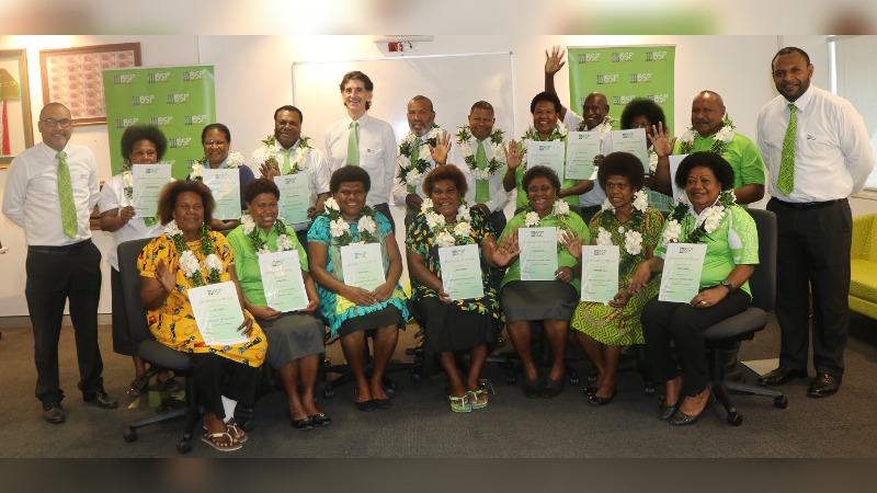 17 BANKERS RETIRE AFTER COMBINED 573 TOTAL YEARS OF SERVICE