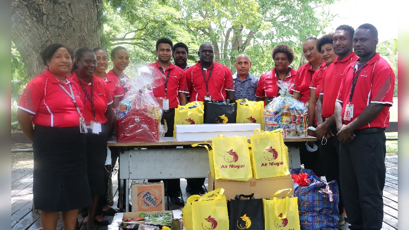 AIR NIUGINI STAFF SPREAD SOME FESTIVE CHEER