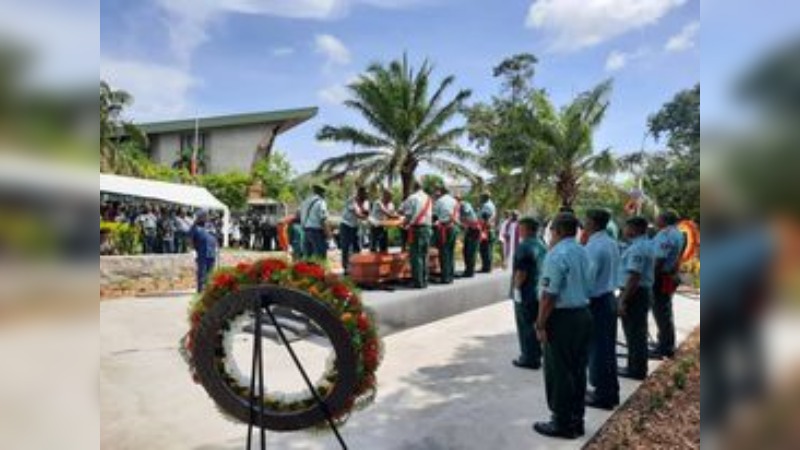 CROWD AWAITS LATE SIR MEKERE AT INDEPENDENCE HILL