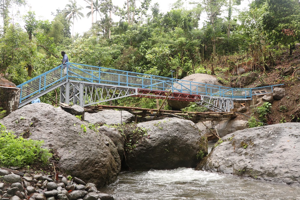 NEW FOOTBRIDGES PROVIDE SAFE ACCESS TO MARKETS, WORK & EDUCATION