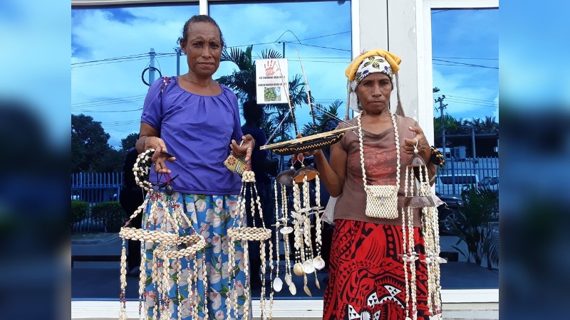 BRAVE MOTHER’S MAKING ENDS MEET AMID VERY CHALLENGING TIMES