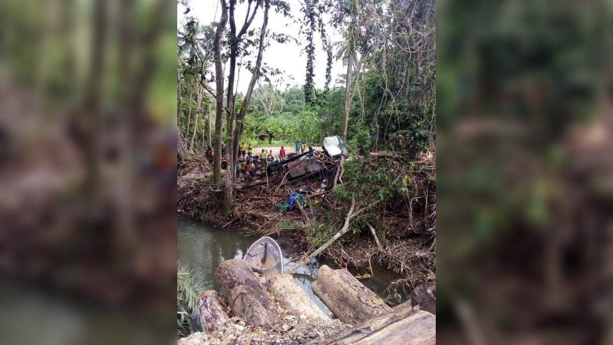 4 DEAD IN MADANG ROAD ACCIDENT