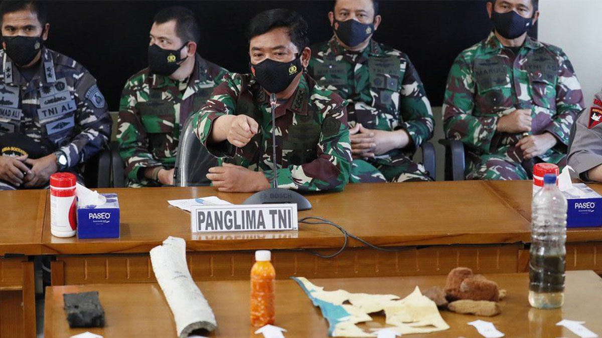 INDONESIAN SUBMARINE SANK OFF BALI, NAVY SAYS