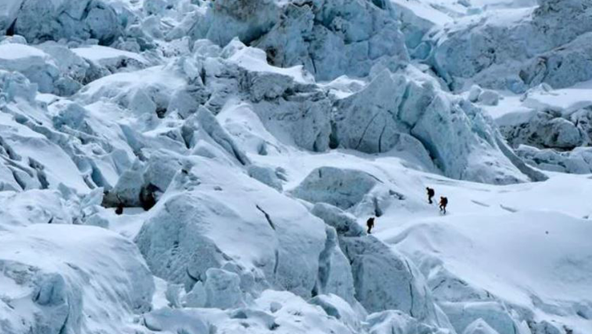MOUNT EVEREST DEATHS: TWO CLIMBERS DIE TRYING TO REACH SUMMIT