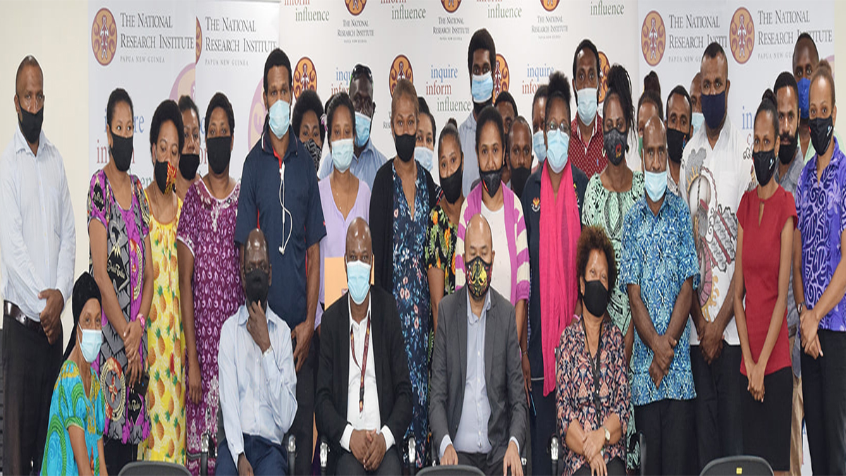MORE THAN 20 STUDENTS GRADUATE WITH CERTIFICATE IN SOCIAL SCIENCE RESEARCH METHODS