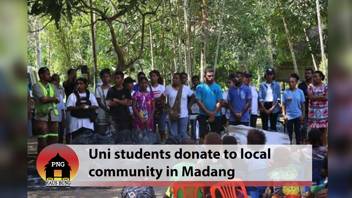 STUDENTS DONATE TO UYA COMMUNITY IN MADANG