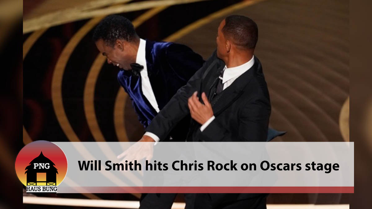 WILL SMITH HITS CHRIS ROCK ON OSCARS STAGE