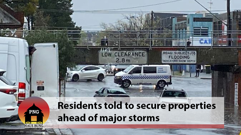 VICTORIAN RESIDENTS WARNED TO AVOID FLOODWATER