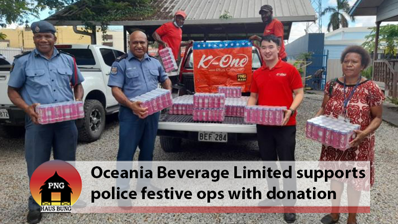 OCEANIA BEVERAGE LIMITED DONATE 20 CARTONS OF DRINKS TO BOROKO POLICE STATION