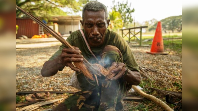 U.S. MARINES LEARN FIRE-MAKING SKILLS FROM PNGDF