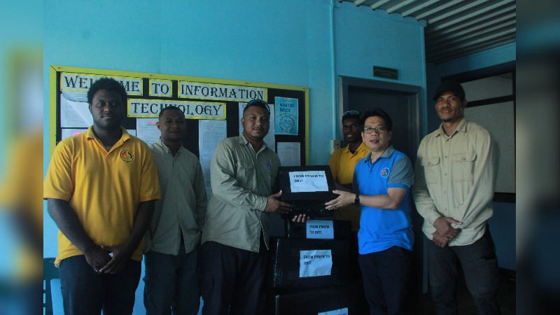 PNG FM DONATES IT EQUIPMENT TO DBTI