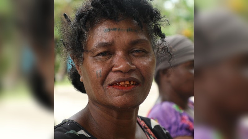 WOMAN SPREADS AWARENESS ON MARINE IMPORTANCE