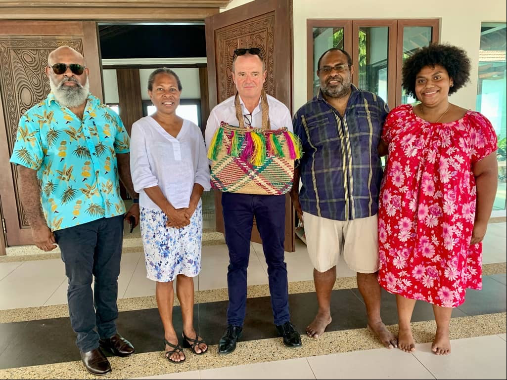 AUS HIGH COMMISSIONER HONORS LATE GRAND CHIEF