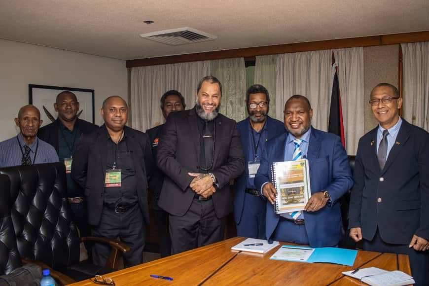 ORO GOVERNOR PRESENTS PROVINCIAL BUDGET TO PM