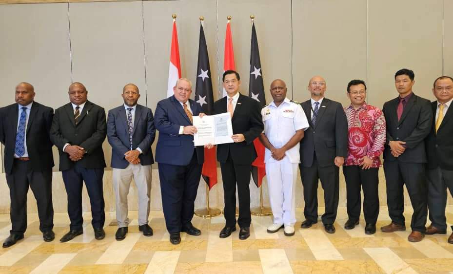 FOREIGN AFFAIRS MINISTER URGES POLITICAL DECENCY AMIDST UKRAINE CRISIS