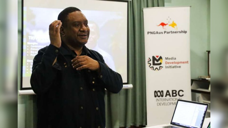 WAIDE CALLS FOR JOURNALISM EDUCATION OVERHAUL