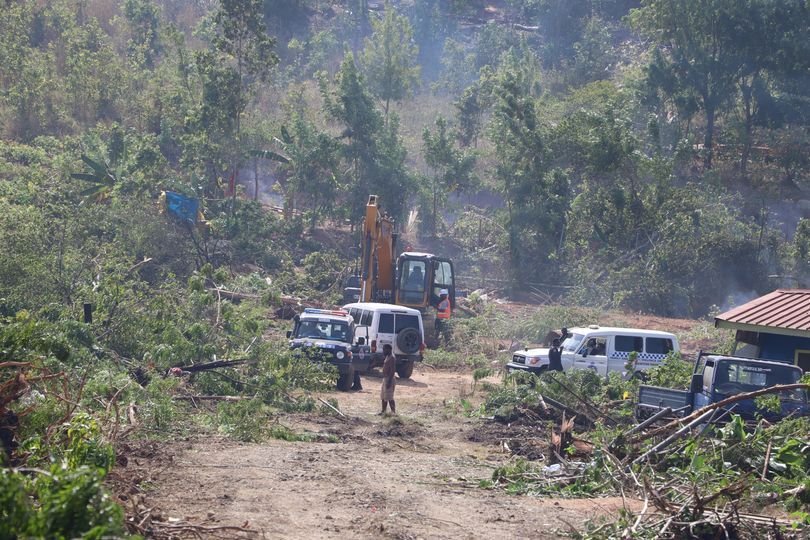 NO SQUATTING NEAR BUSH WARA | ACP GUINNESS WARNS