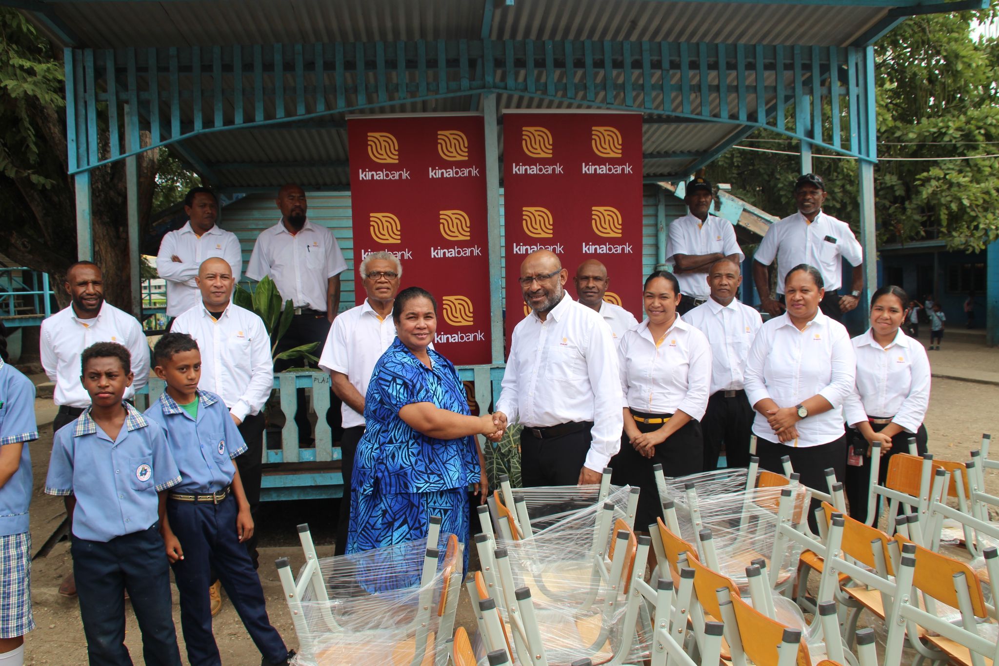 KINA BANK STAFF DONATE TO CORONATION PRIMARY SCHOOL