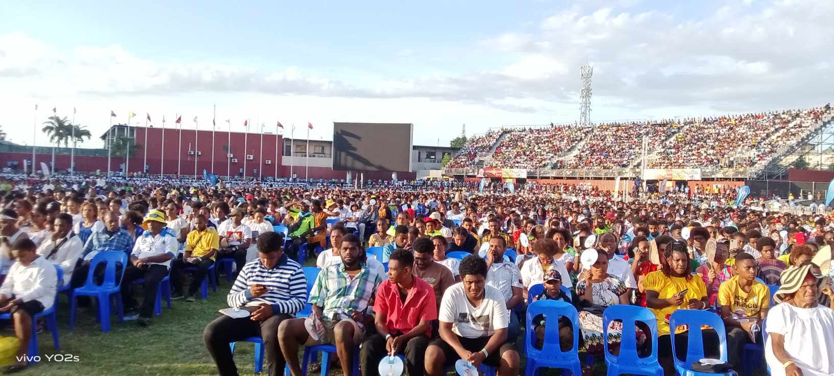 THOUSANDS FLOCK TO MARK MESS WITH HOLY FATHER POPE FRANCIS