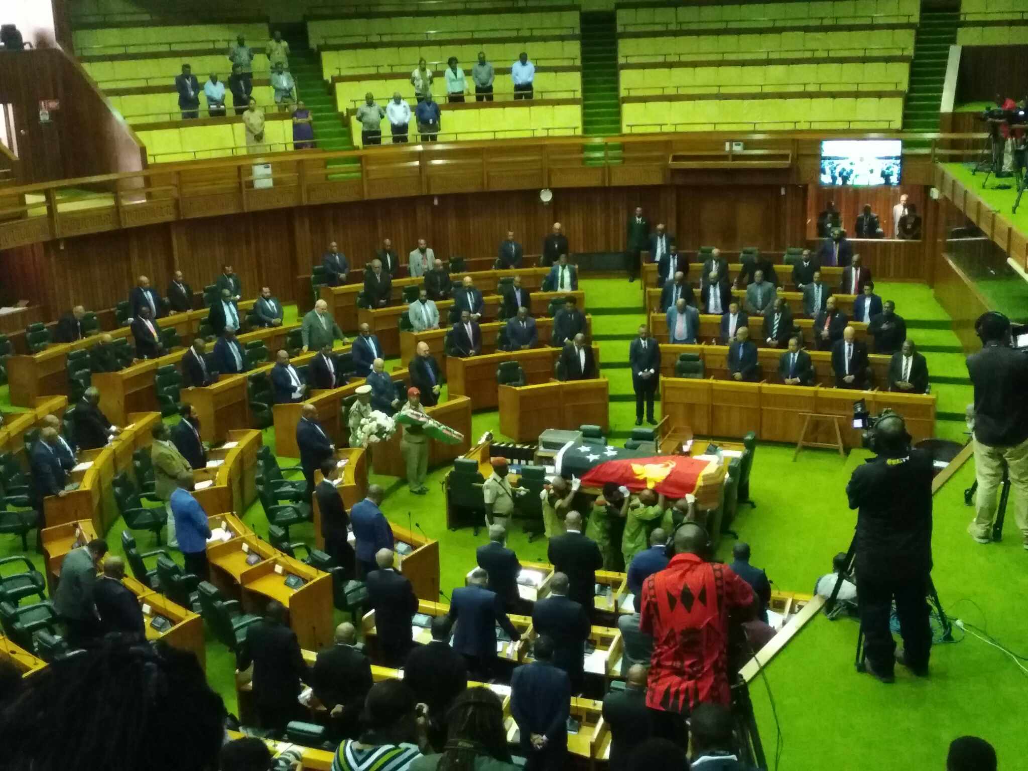 MEMBERS PAY LAST RESPECT TO LATE FATHER DUMARINU