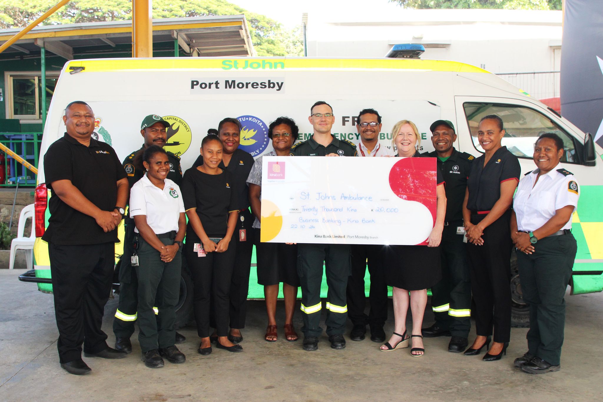 KINA BANK STAFFS DONATE TO ST JOHNS AMBULANCE
