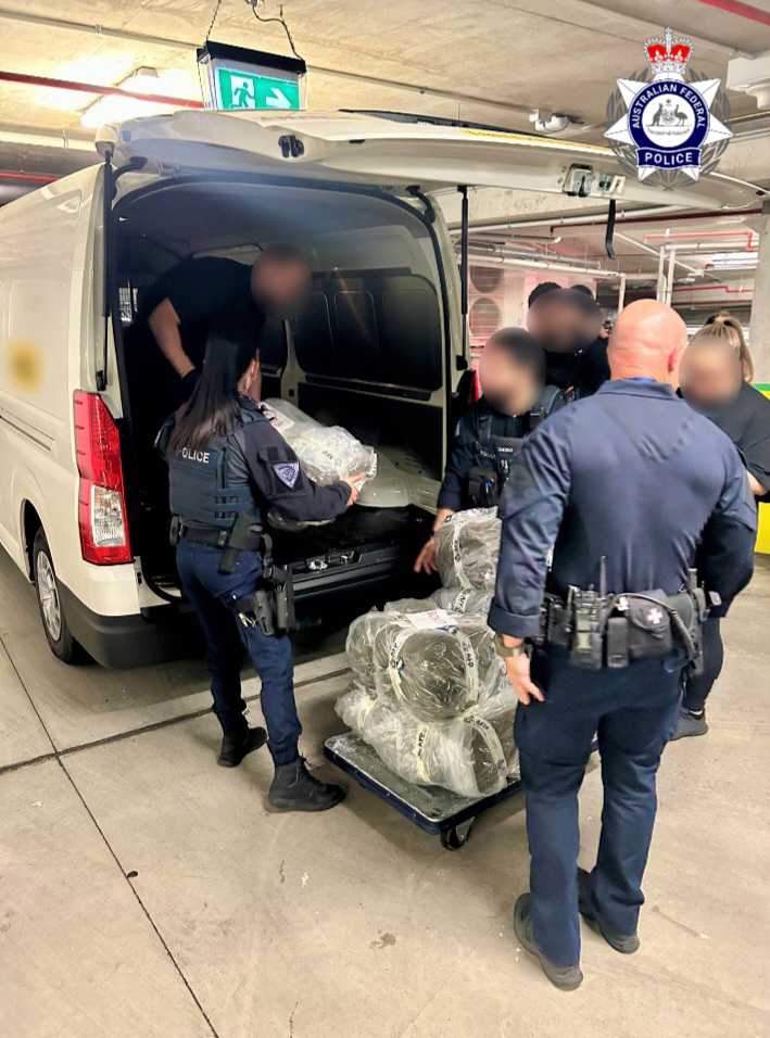 PNG & AUSTRALIA DESTROY 500KG OF COCAINE