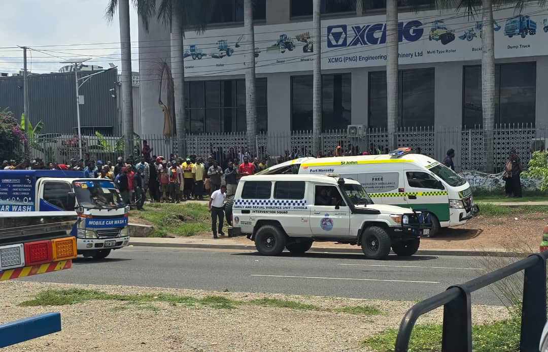 ILLEGAL VENDORS ATTACKING CITY WATCH OFFICERS WRONG| PARKOP