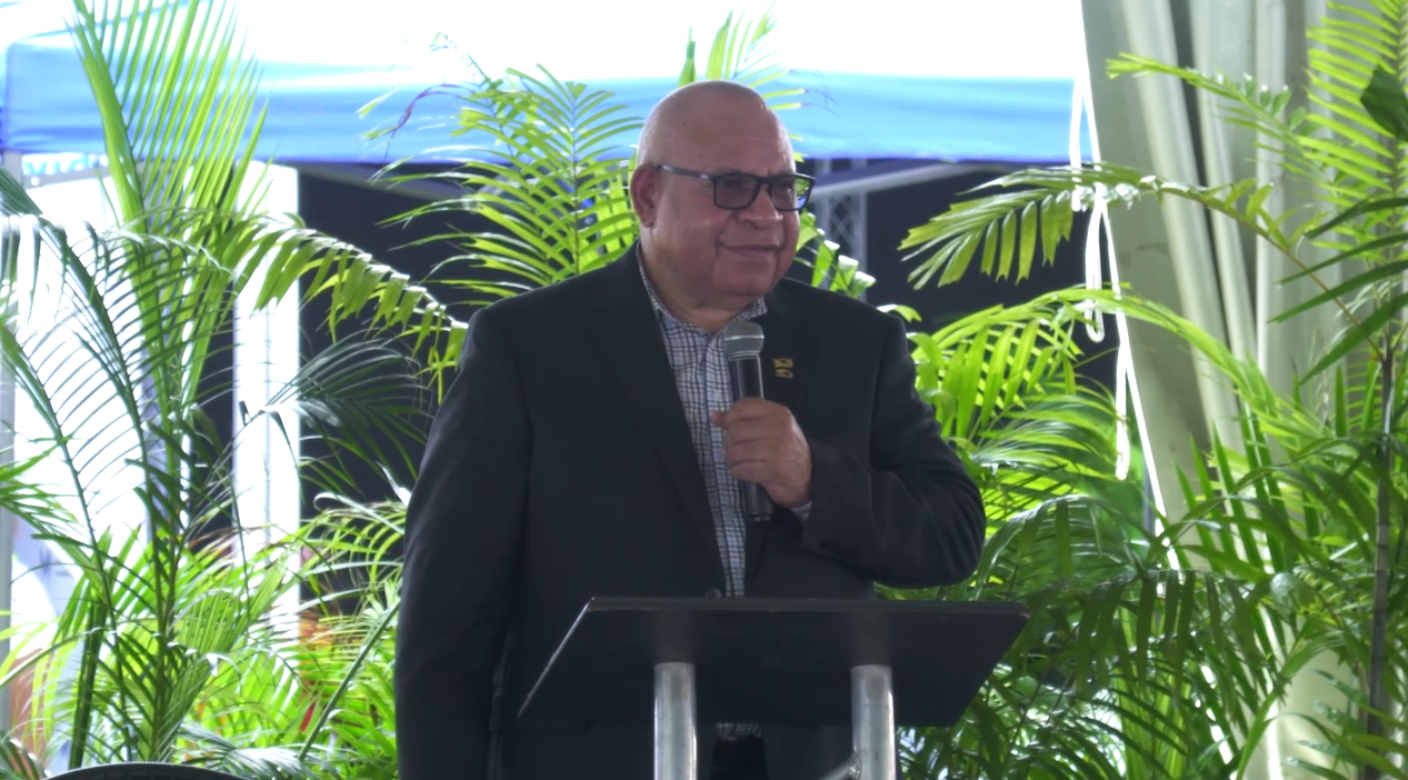BUSINESS LEADERS DISCUSS PRINCIPLES AT YOUTH RESOURCE WEEK