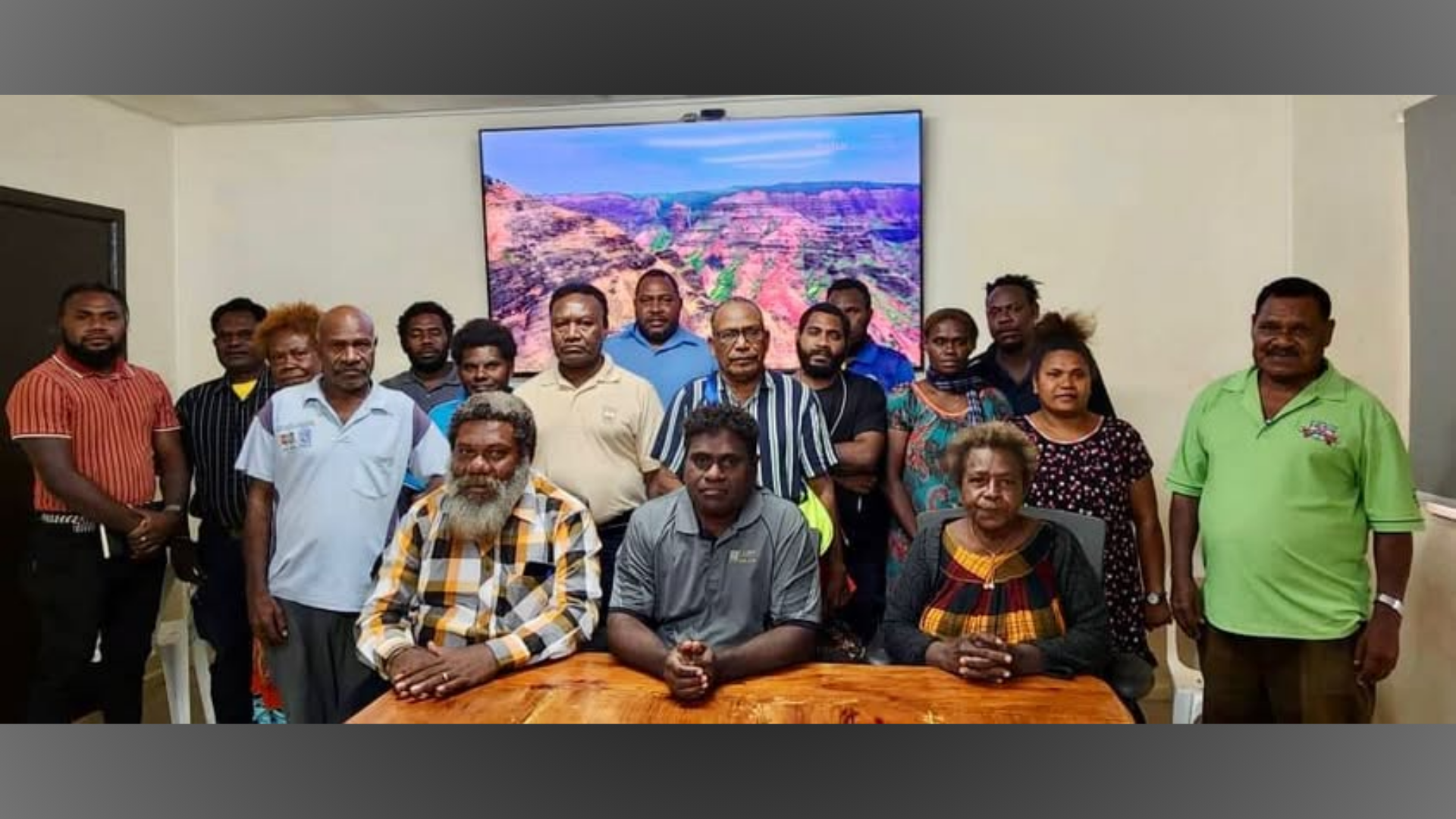 LIHIR LANDHOLDERS SUPPORT NEW MINING BILL