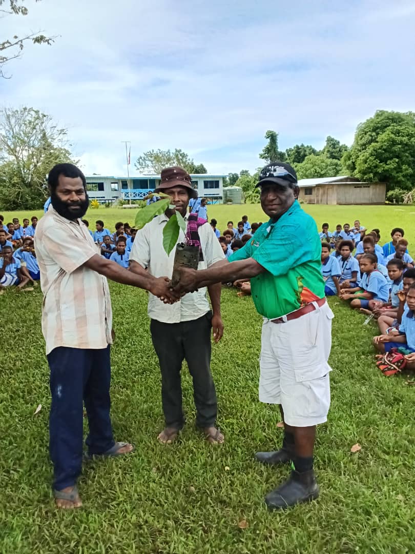SCHOOLS IN MADANG EMBRACE COCOA FARMING THROUGH PACD PROJECT