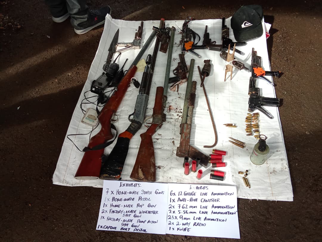 SIX ROBBERS DEAD IN SHOOTOUT WITH POLICE