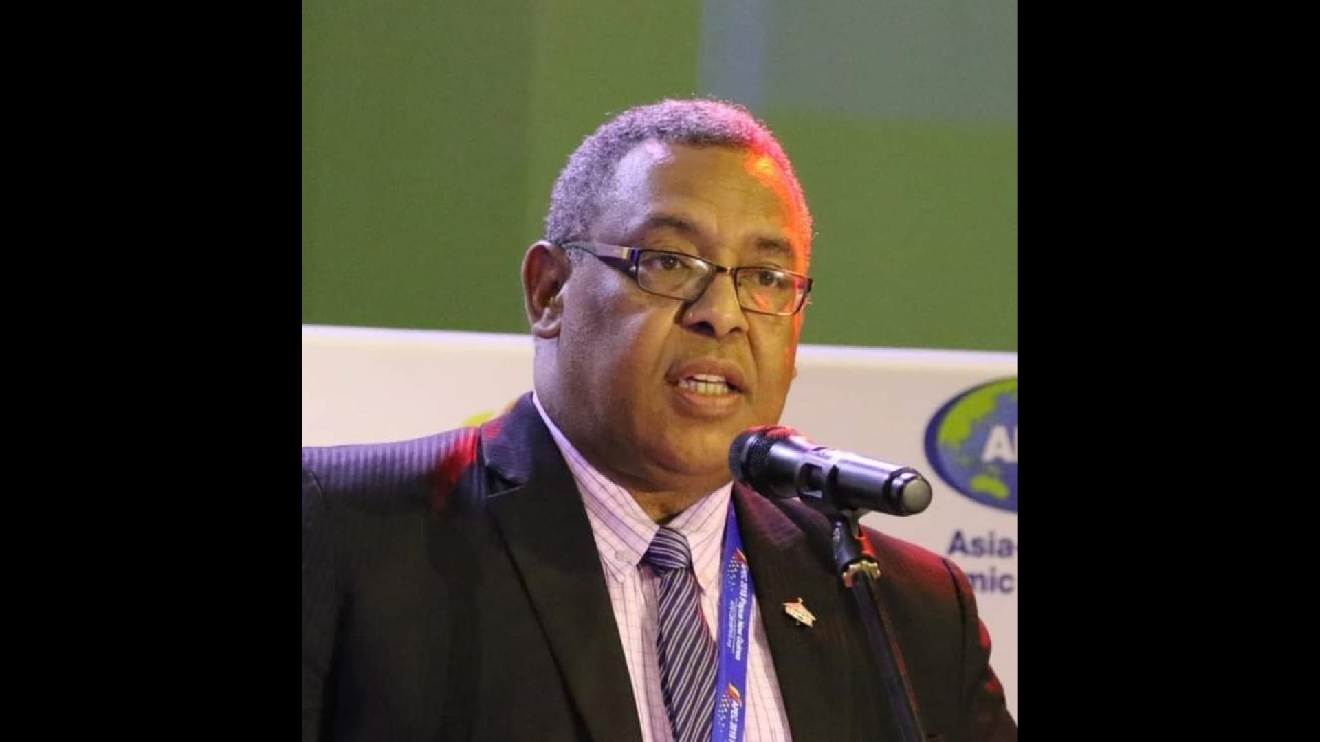 CHIEF SECRETARY PAYS TRIBUTE TO LATE MOROBE GOVERNOR LUTHER WENGE