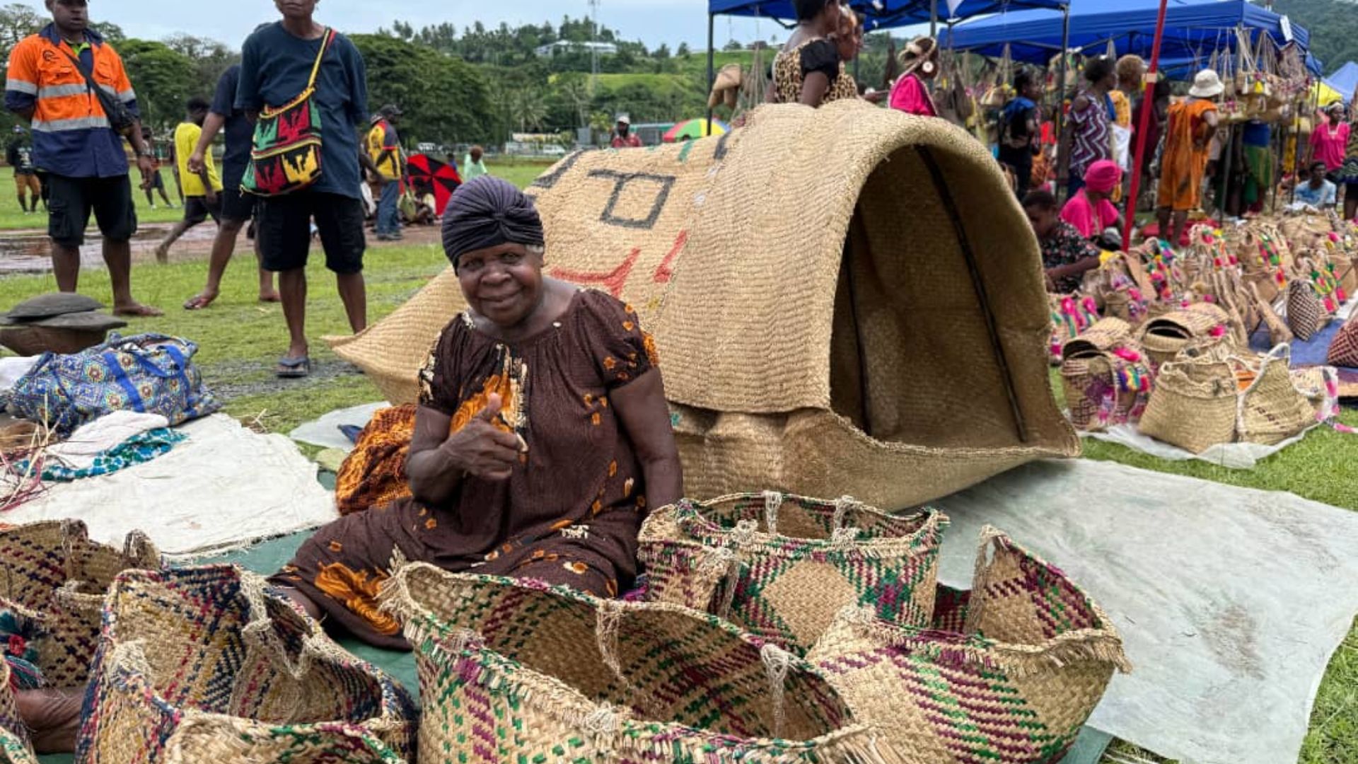 TRADITIONAL 'TAULAM' MOSQUITO NETS STILL WOVEN IN SEPIK