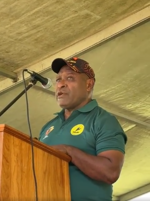 GOVERNOR’S CUP DIRECTOR EMBRACE POLICE SECURITY DURING TOURNAMENT