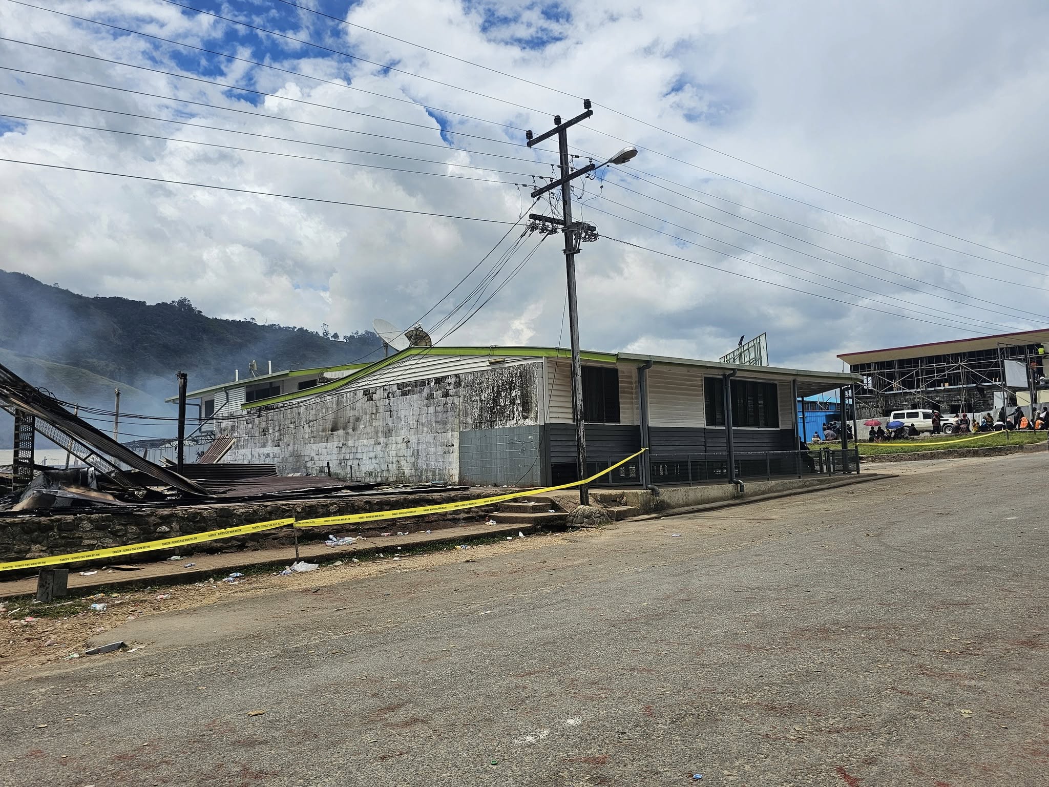 DOUBLE BLAZE HITS MENDI TOWN: BUSINESS OWNERS COUNT LOSSES