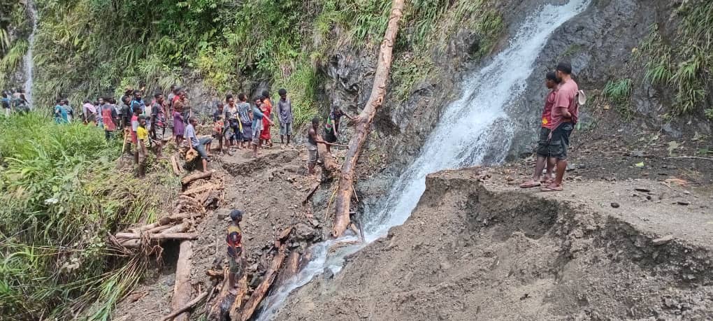 TAPINI HIGHWAY CRUMBLING AWAY WITH NO GOVERNMENT ASSISTANCE