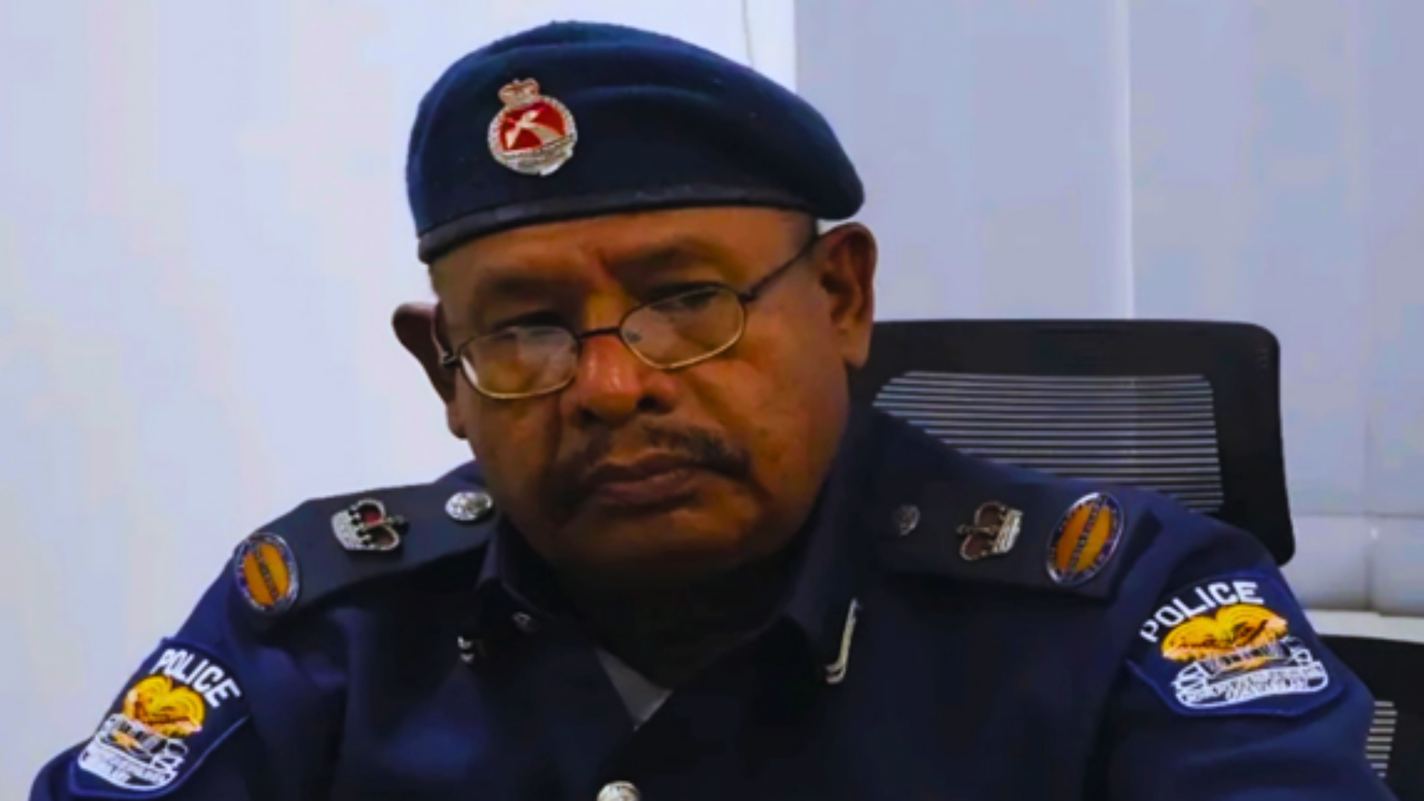 TRAFFIC OFFENCE LEADS TO VIOLENT CONFRONTATION WITH POLICE