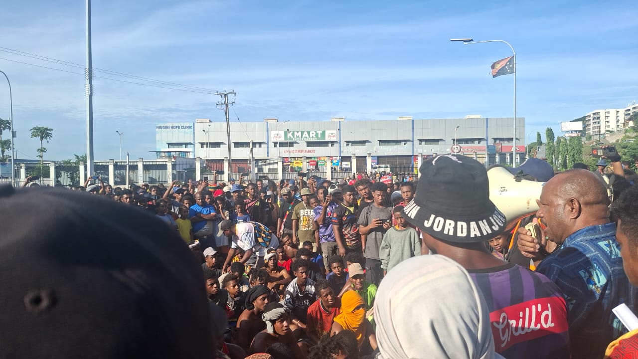 NCD POLICE CONTAIN SITUATION AT KOKI MARKET