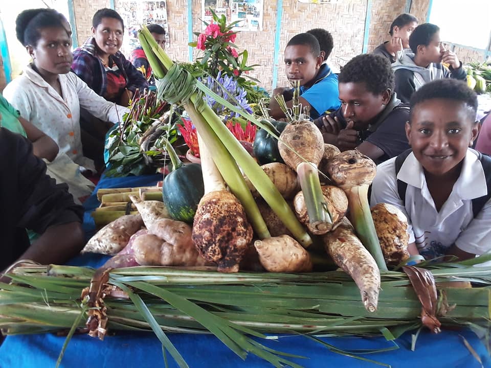 MT BOSAVI PEOPLE FOCUSING ON AGRICULTURE & TOURISM