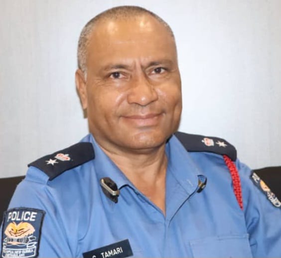 MURDER SUSPECTS SURRENDER AFTER PEACE TALKS IN EAST SEPIK