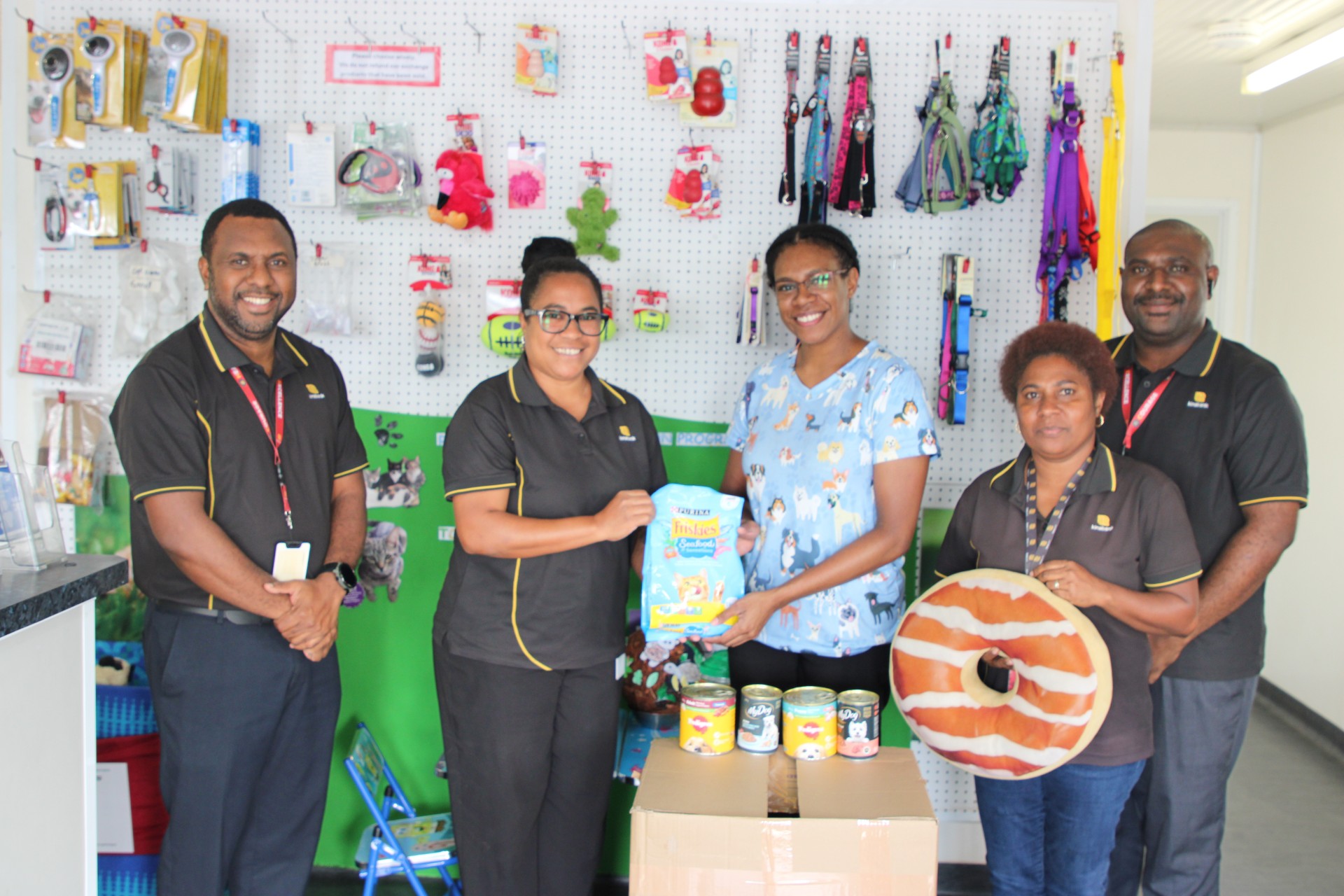 KINA BANK DONATES ESSENTIAL SUPPLIES TO RSPCA TO SUPPORT ANIMAL WELFARE