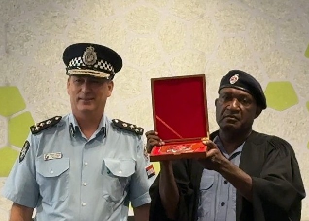 LONG SERVING POLICE PROSECUTOR RECEIVES DUX AWARD