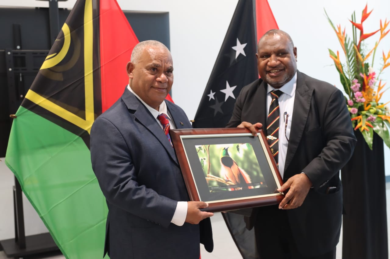 PNG & VANUATU STRENGTHEN TIES DURING MELANESIAN OCEAN SUMMIT