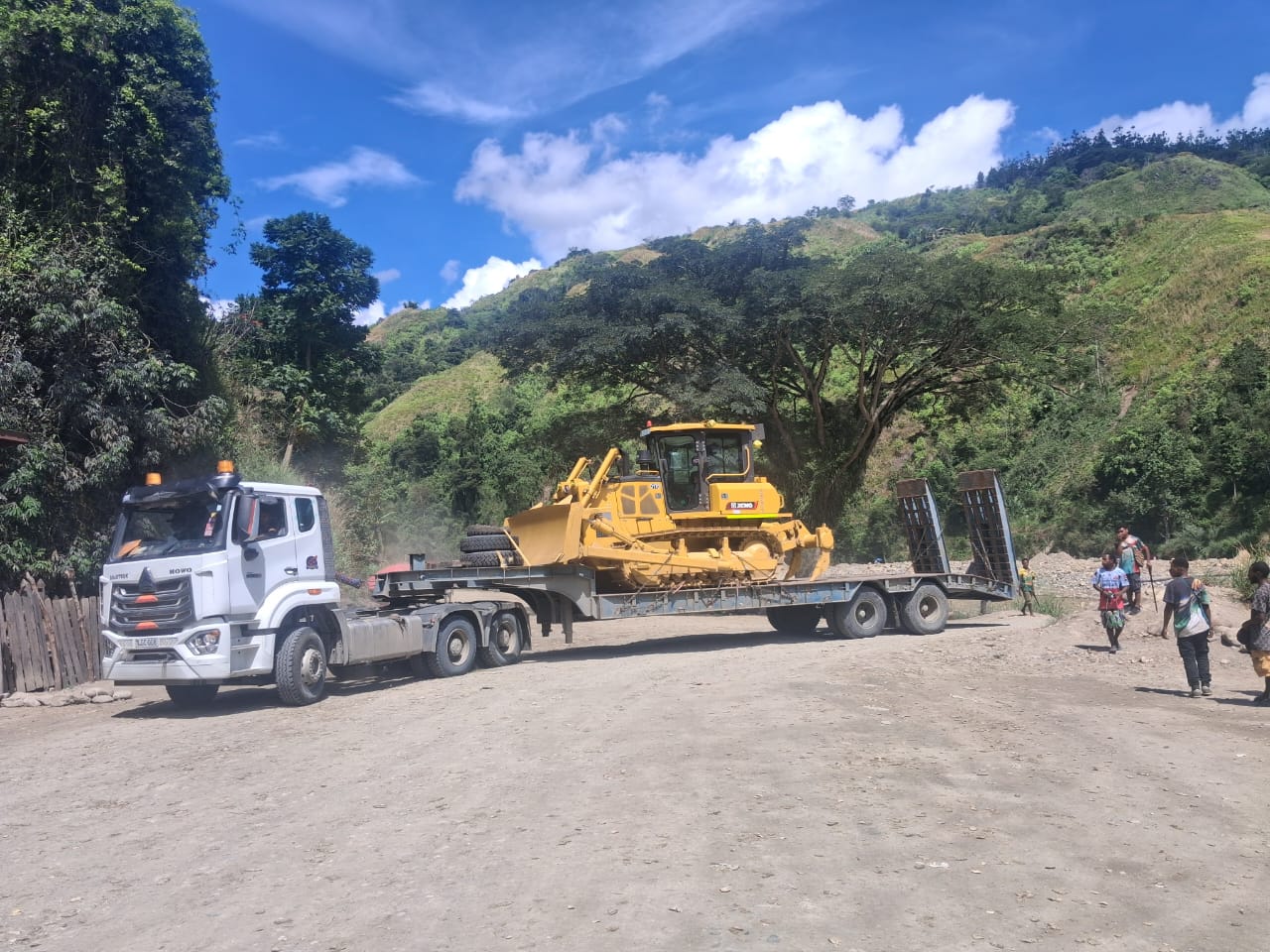 NEW BULLDOZER BOOSTS ROAD MAINTENANCE IN WAU WARIA DISTRICT