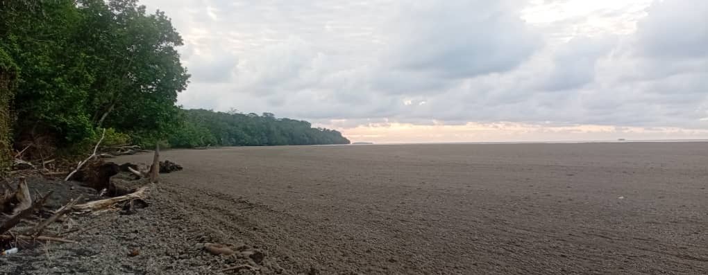 VOLCANIC AFTERMATH: FLOATING PUMICE BLOCKADE AFFECTS BAON VILLAGE