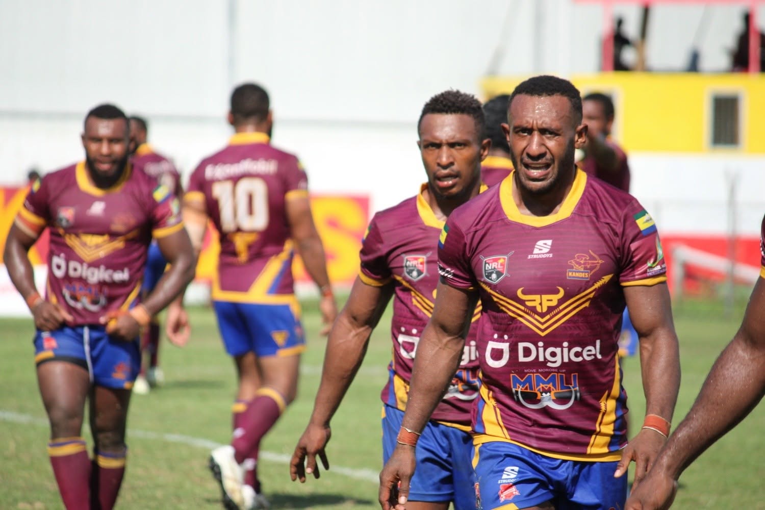 KANDES HOLD OFF MURUKS TO STAY ON TOP OF LADDER