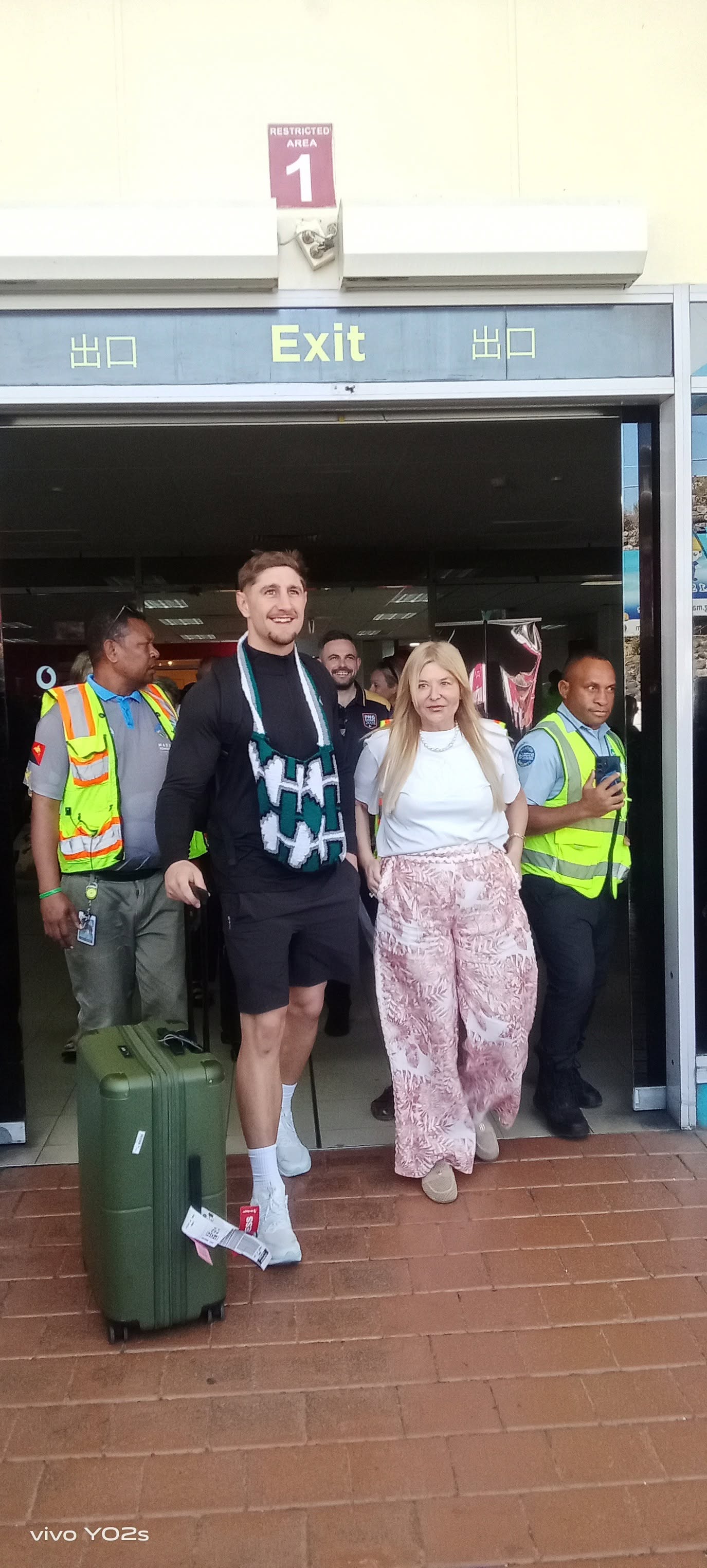LOMAX ARRIVES IN PORT MORESBY