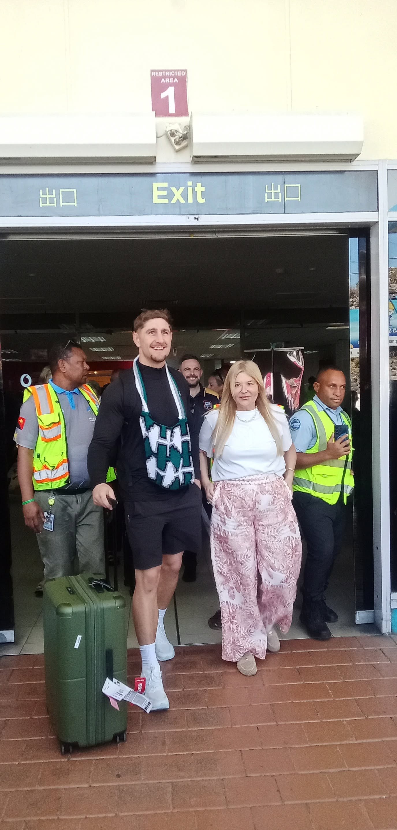 LOMAX ARRIVES IN PORT MORESBY