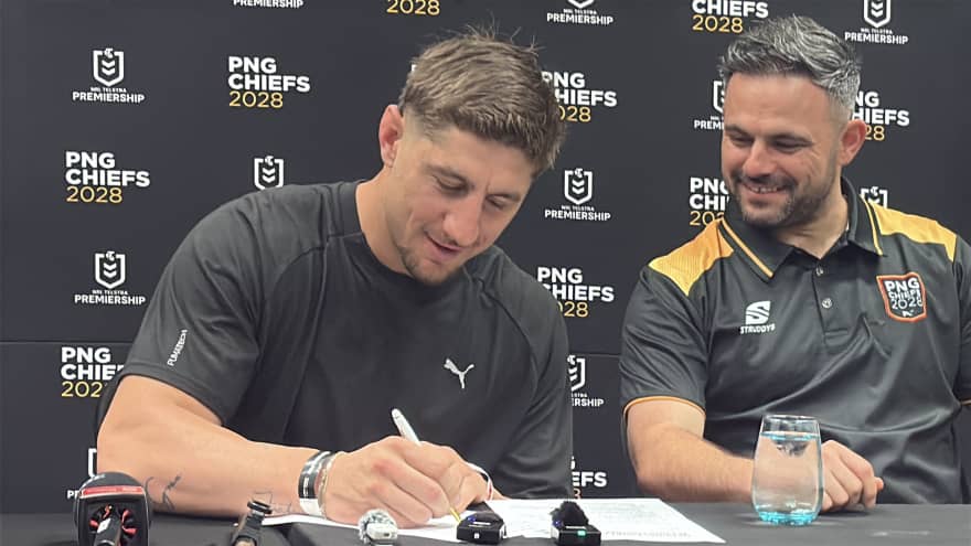 LOMAX SIGNS ON WITH PNG CHIEFS AS PLAYER NUMBER 005