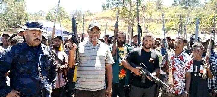 JIWAKA TRIBES SURRENDER ILLEGAL FIREARMS